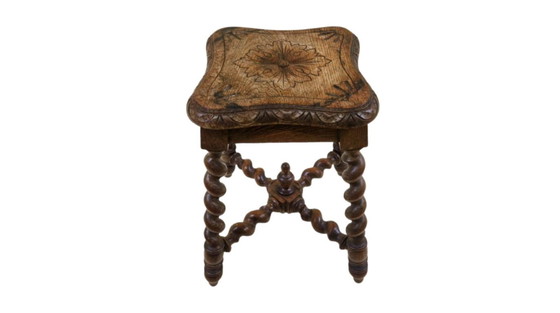 Image 1 of Tabouret ancien en chêne anglais : Table d'appoint victorienne sculptée à motif torsadé