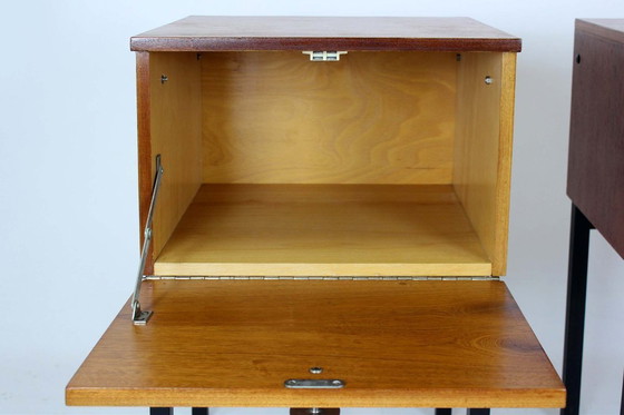 Image 1 of Tables de chevet en acajou tchécoslovaque de style moderne du milieu du XXe siècle, par Up Závody, années 1970, lot de 2