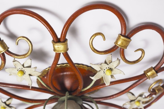 Image 1 of Lampada da soffitto italiana Tole a forma di petalo, colore rosso, oro e bianco, con motivo floreale, stile Mid-Century.