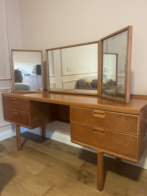 Vintage-Italiener machen Möbel aus