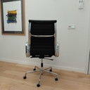 Vitra EA119 zwart leer, chroom