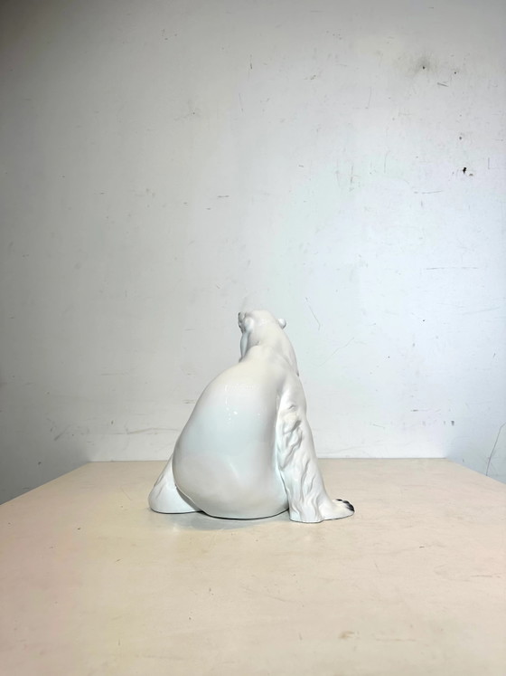Escultura de oso polar de porcelana (photo 3 of 4)