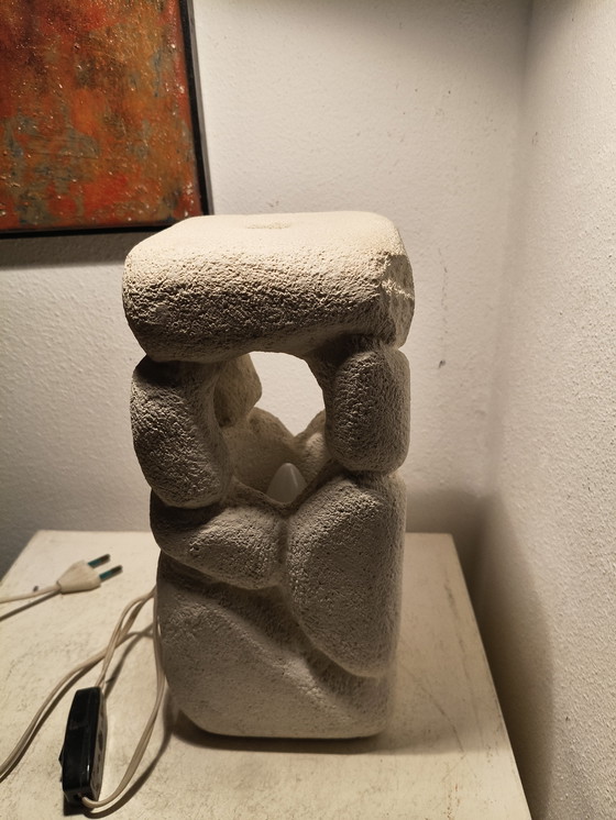 Image 1 of Mid century modern vintage design Franse brutalist Gard natuursteen tafellamp van ontwerper en beeldhouwer Albert Tormos 