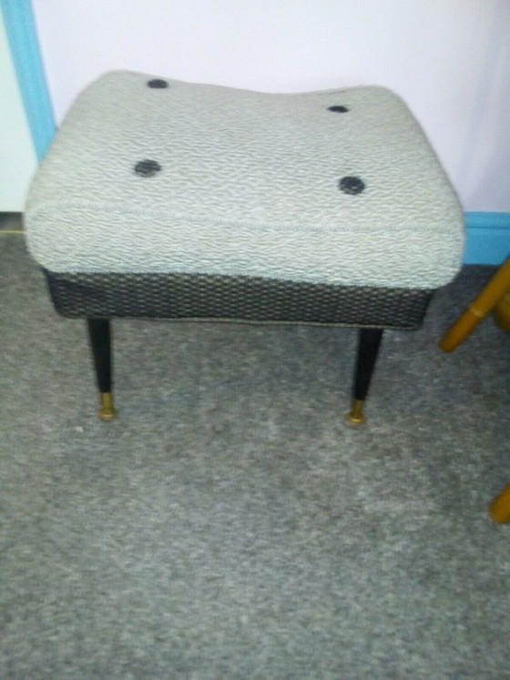 Reposapiés Mid-Century, años 70 – Reposapiés y pufs, Mid Century Modern (photo 3 of 4)