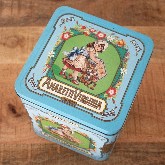 Vintage 90s Amaretti Virginia Italian cookie tins in red and aqua blue – Decorative Objects, Metal (photo 5 of 10)