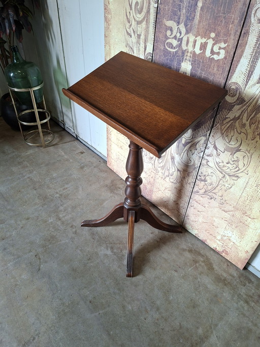 Leggio antico in rovere, porta menù, dimensioni 55x34cm e altezza 90cm.