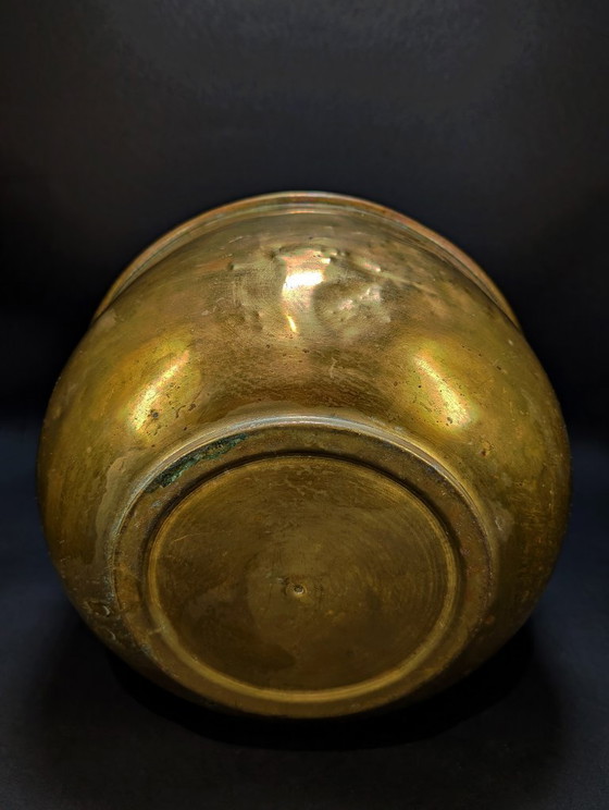 Maceta grande de latón del siglo XIX – Brass (photo 5 of 7)