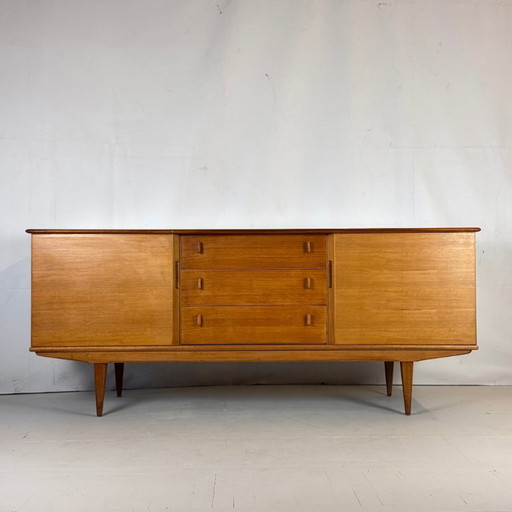 Harrow Französisches Nussbaum-Sideboard von Alfred Cox, 1950er Jahre