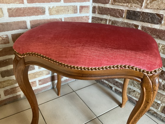 Antiker Fußhocker – Hocker & Poufs, Velvet, Wood (photo 3 of 5)