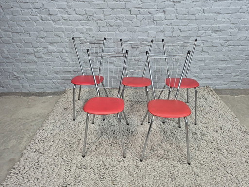 Set aus 4 Küchenstühlen im Vintage-Design mit Metallspindelrückenlehnen und roten Kunstledersitzen, Niederlande, 1960er Jahre