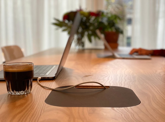 Image 1 of Table de type de Basten Leijh (Unique)