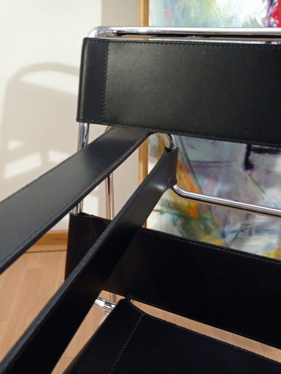 Image 1 of Poltrone Knoll Wassily B3 in pelle nera di Marcel Breuer