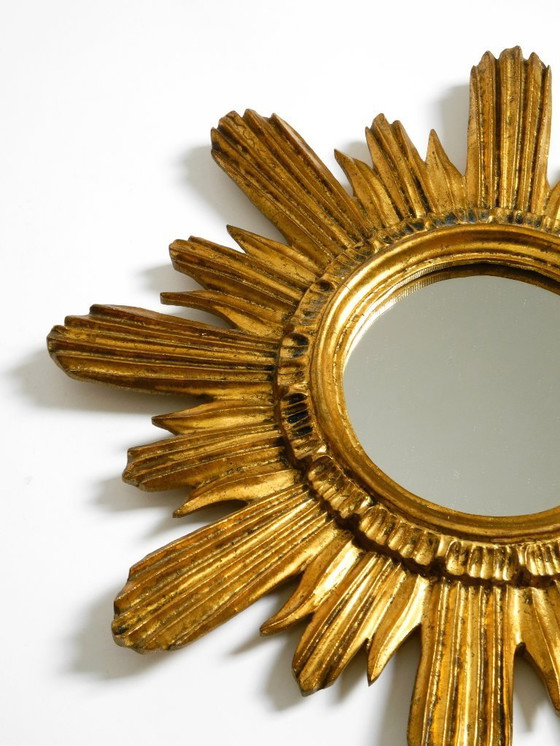 Image 1 of Bellissimo specchio da parete italiano del metà del secolo scorso in legno e resina, placcato oro