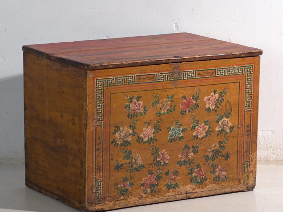 Antique Chinese trunk with original paint – China, circa 1900 – Storage cabinet, Metal (photo 2 of 20)