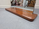 Specchio Vintage XXL Mid-Century con mensola in impiallacciatura di teak.