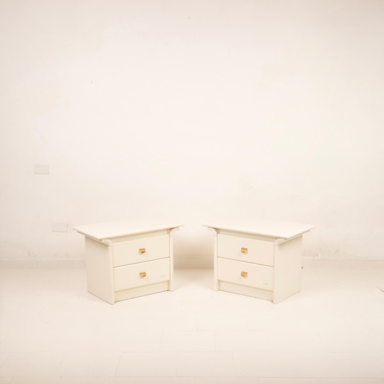 Par de mesitas de noche lacadas en crema de Pierre Cardin, 1980 – Wood (photo 2 of 20)
