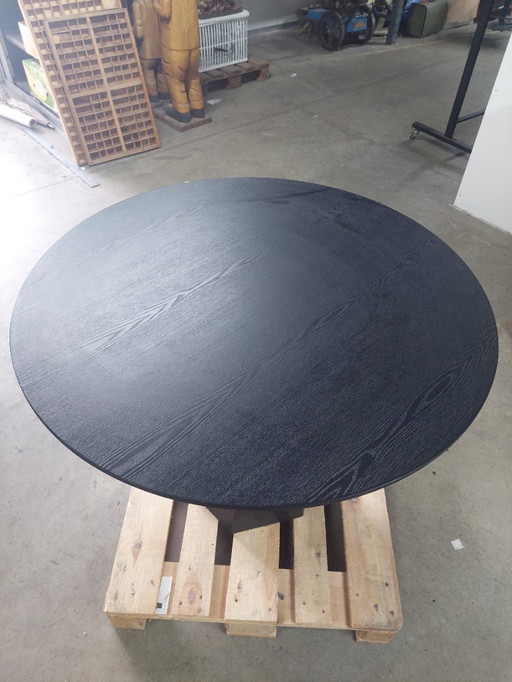 Ronde Tafel Van Zuiver, Model Pilar