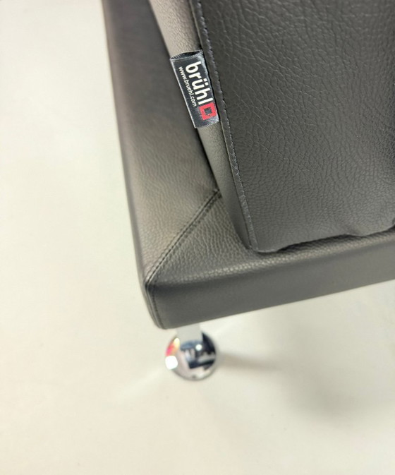 Image 1 of Canapé Brühl Moule Small en cuir anthracite, modèle d'exposition