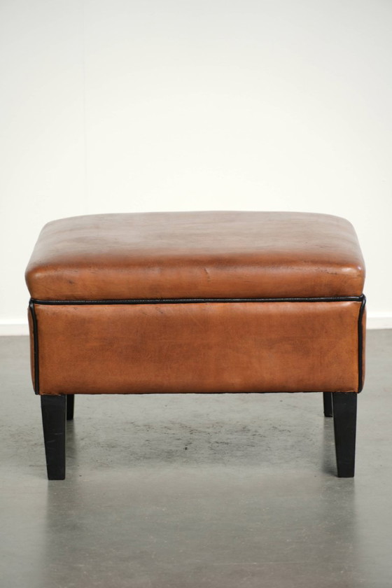 Versatile sheepskin leather footstool/pouf in a warm cognac color – Footstools & poufs, Klassiek (photo 5 of 10)