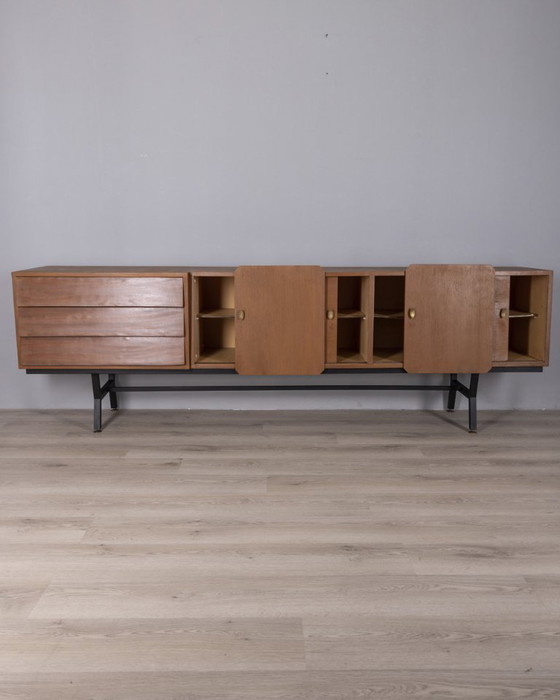 Image 1 of Grand buffet vintage des années 60 en teck et laiton, design italien