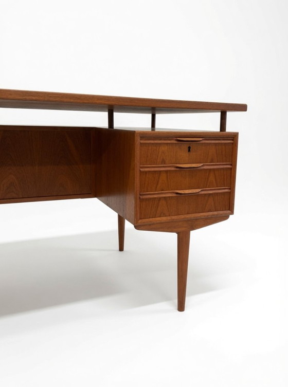 Image 1 of Bureau de direction danois en teck des années 1960