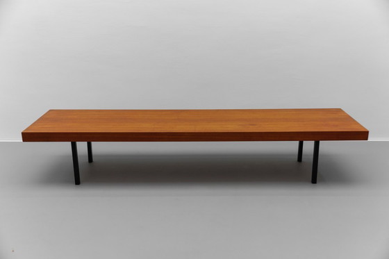 Image 1 of Banco de nogal de mediados de siglo con patas de metal, década de 1960