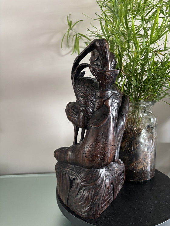 Image 1 of Statue en bois sculptée à la main d'un pêcheur.