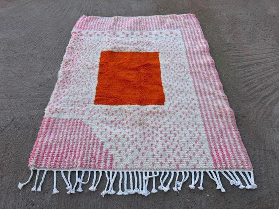 Authentiek handgemaakt Beni Ouarain Atlas-tapijt met rozenpatronen, 150/250 cm – Aime Té (photo 2 of 7)
