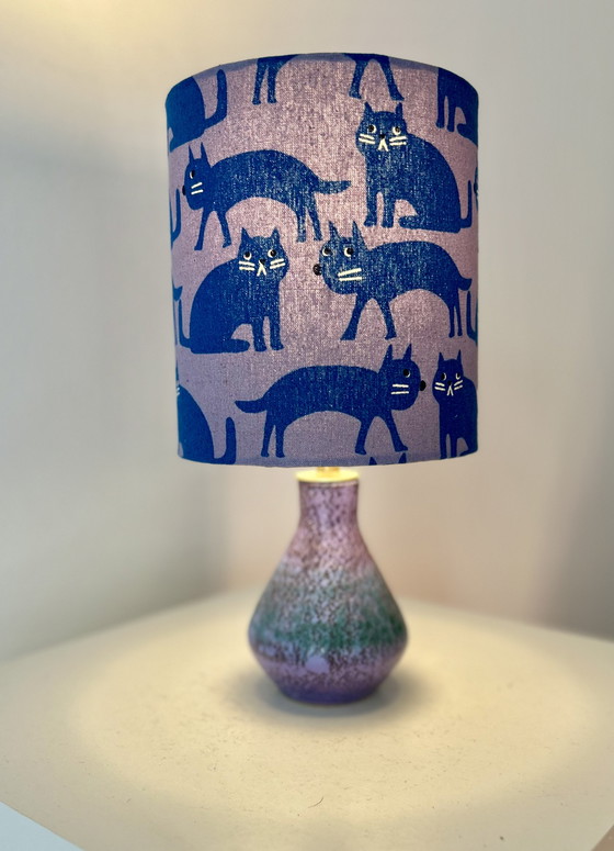 Image 1 of Bijzondere kleine tafellamp, gemaakt van gerecycled keramiek uit een atelier uit de jaren 70.