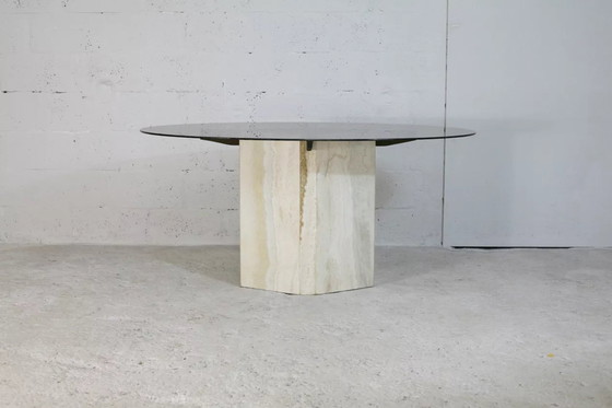 Image 1 of Mesa de salón, base de piedra y tablero elíptico de cristal ahumado