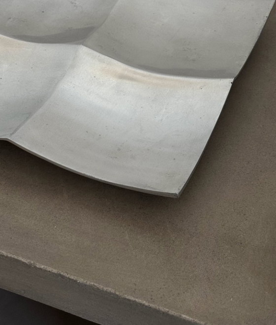 Image 1 of Vassoio portaoggetti in metallo vintage con design spaziale