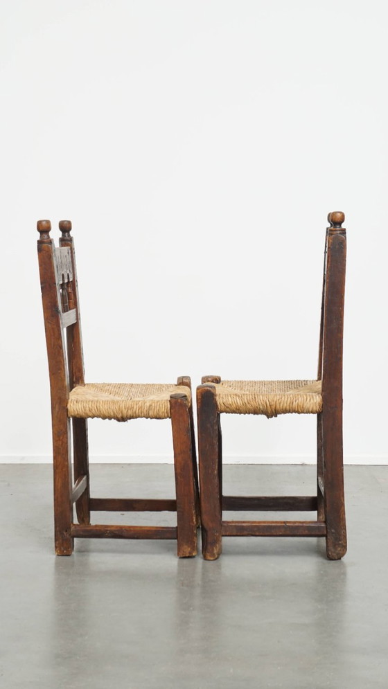 Image 1 of 2 x Antiker spanischer Stuhl mit Korbsitz