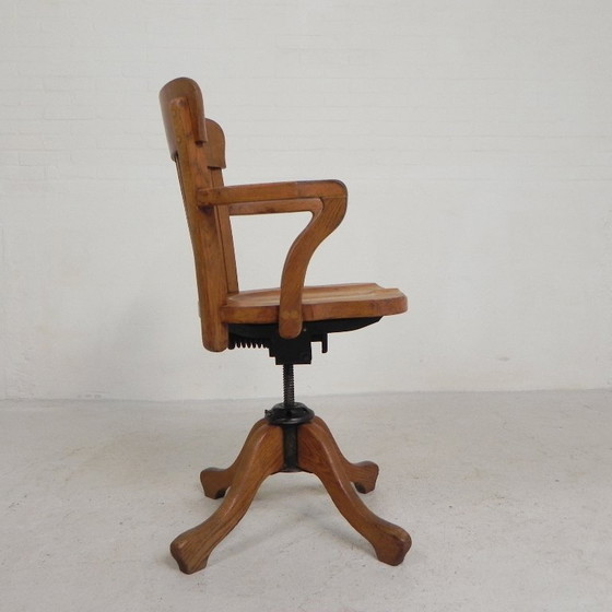 Silla de oficina de roble con sistema de muelles ajustable y regulación de altura, década de 1950. (photo 18 of 35)