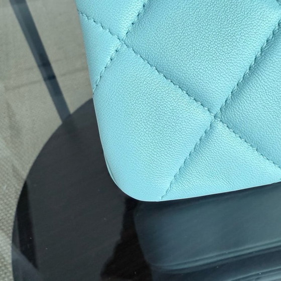 Image 1 of Borsa Chanel Trendy CC piccola - Pelle di agnello trapuntata color Tiffany con finiture dorate