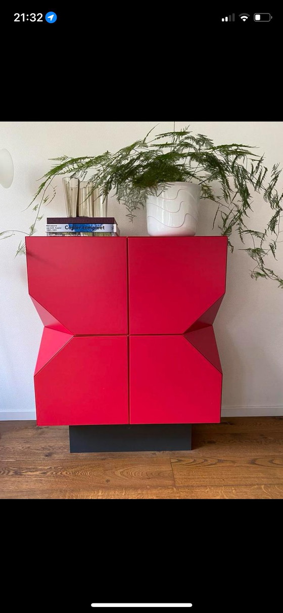 Image 1 of Mueble estilo Memphis 4 bloques rojos sueltos 40x40x40 cm