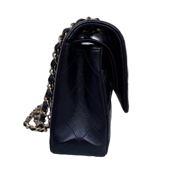 Chanel Classic Flap Medium – Crossbody bags, Lambskin (photo 10 of 17)