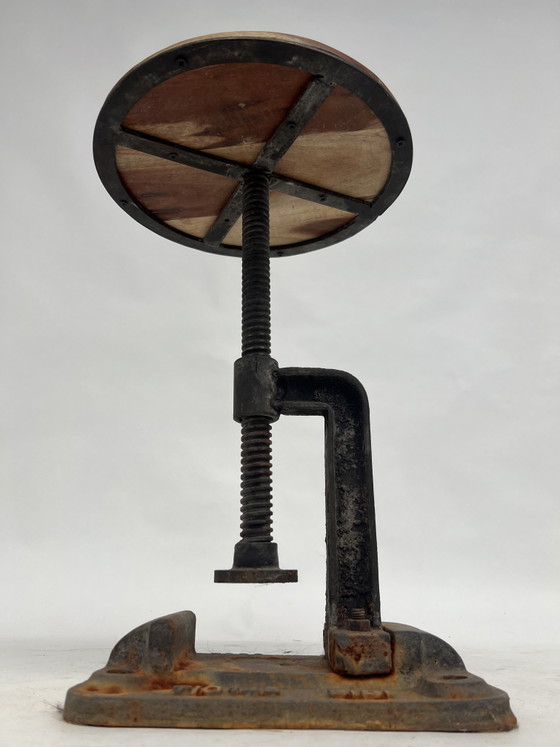Image 1 of Industriële bijzettafel/kruk vintage