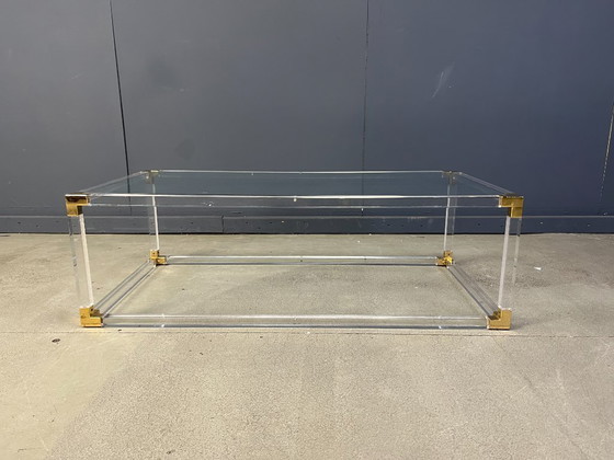 Image 1 of Tavolino da caffè vintage in ottone e lucite nello stile di Charles Hollis Jones, anni '70