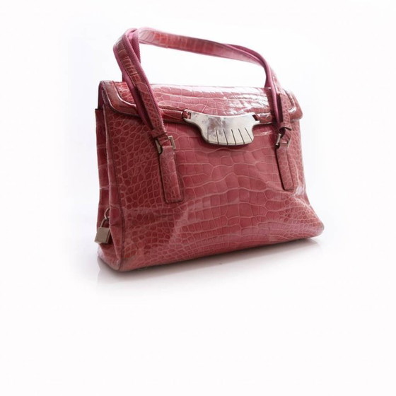 Image 1 of Borsa a tracolla Prada in pelle di coccodrillo rosa con dettagli in metallo argentato.