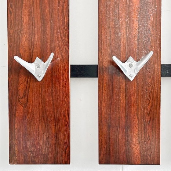 Image 1 of Perchero de pared modernista de diseño danés de mediados de siglo, de palisandro con espejo, de la década de 1960.