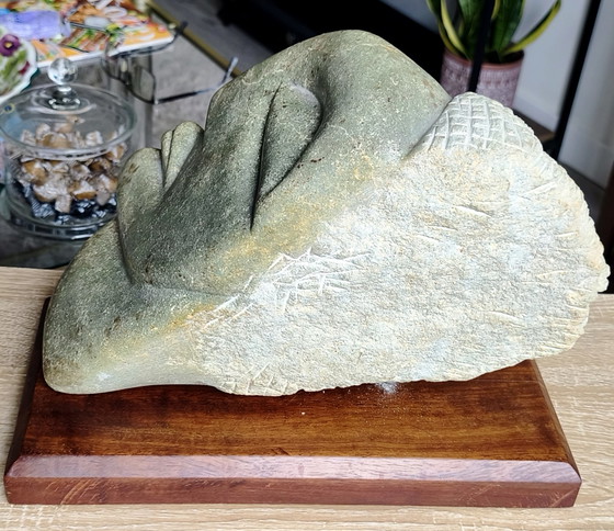 Chef-d'œuvre de Qualité Musée: La Sculpture de Serpentin Shona "De Griek" Unique (11,5 kg) – Stone, Wood (photo 11 of 15)