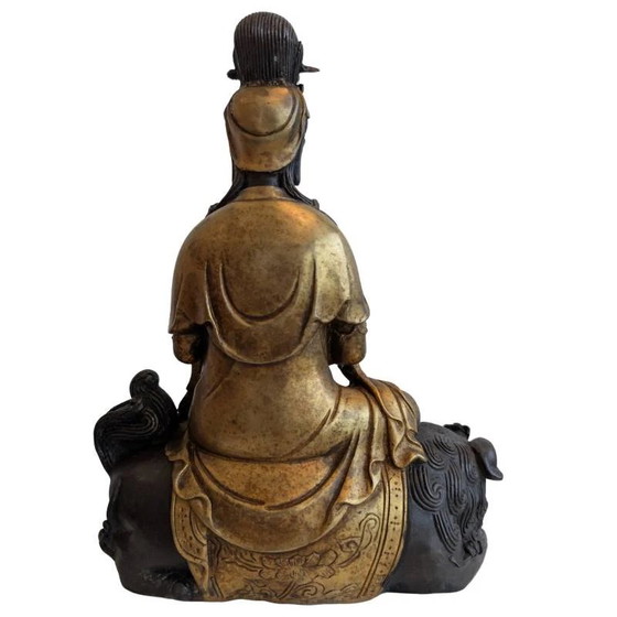 Guanyin sobre León – Escultura China de Bronce, Siglo XX – lote 153 – Bronze (photo 5 of 10)