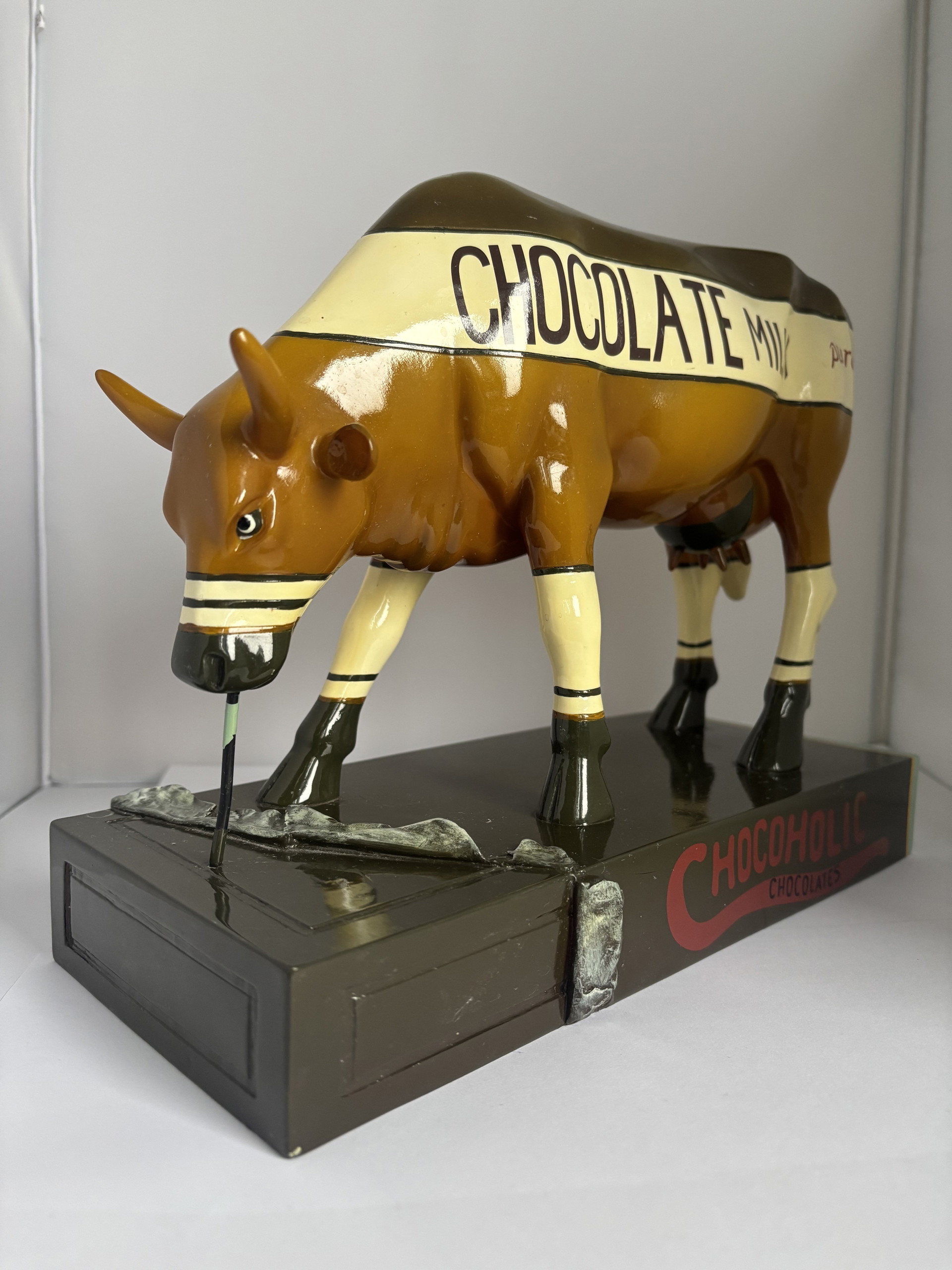 Design XL beeld Cow Parade “chocolate milk” sculpture 2002 | €180