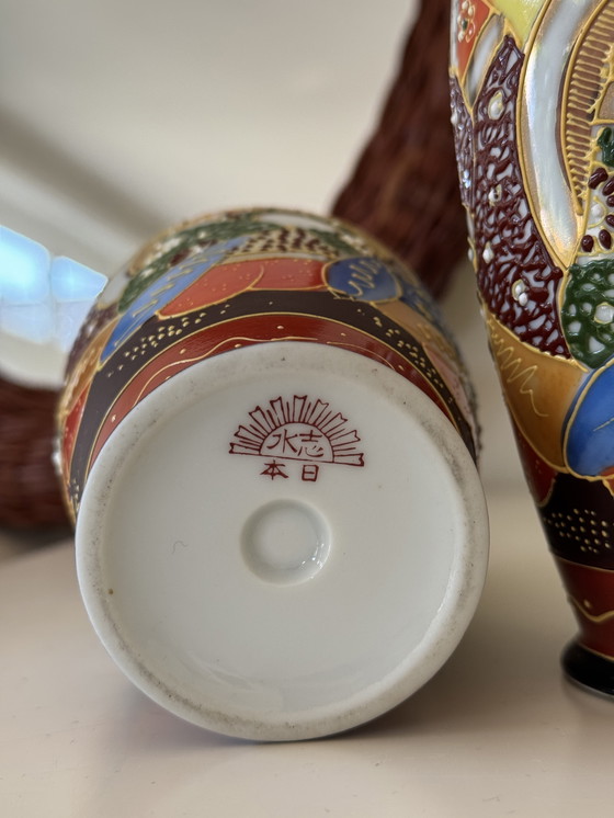 Image 1 of Vasi giapponesi vintage con decorazioni geisha e accenti dorati