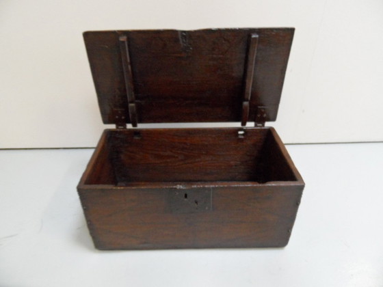 Image 1 of Coffre ancien en chêne