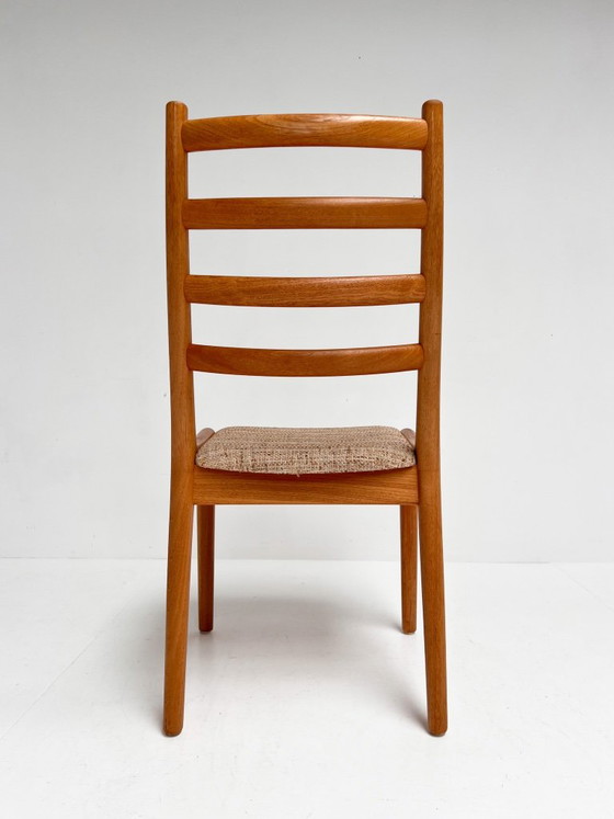 Conjunto de sillas danesas con patas torneadas de JK Mobler, década de 1970. – Sillas de comedor, Textile (photo 11 of 15)