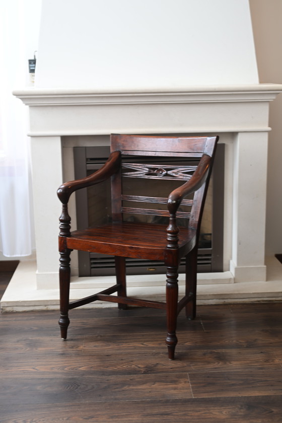 Image 1 of Antieke Engelse Armstoel van Massief Hout