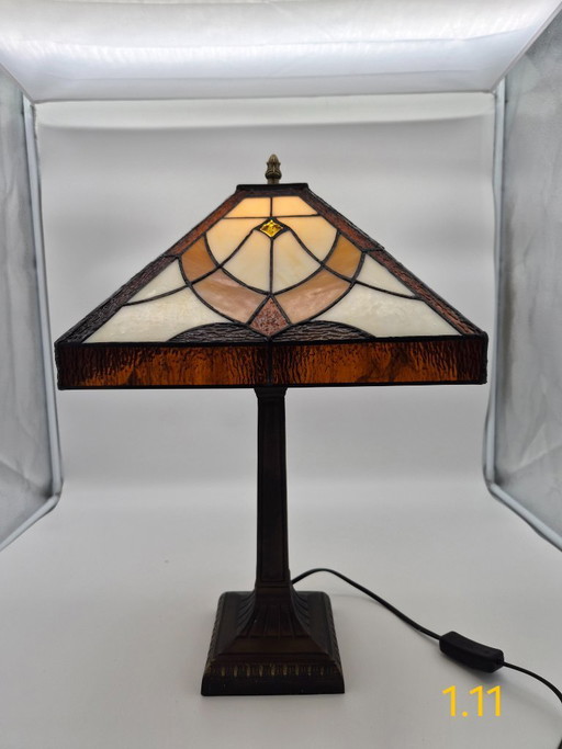 Beautiful Tiffany-Style Table Lamp 50x30