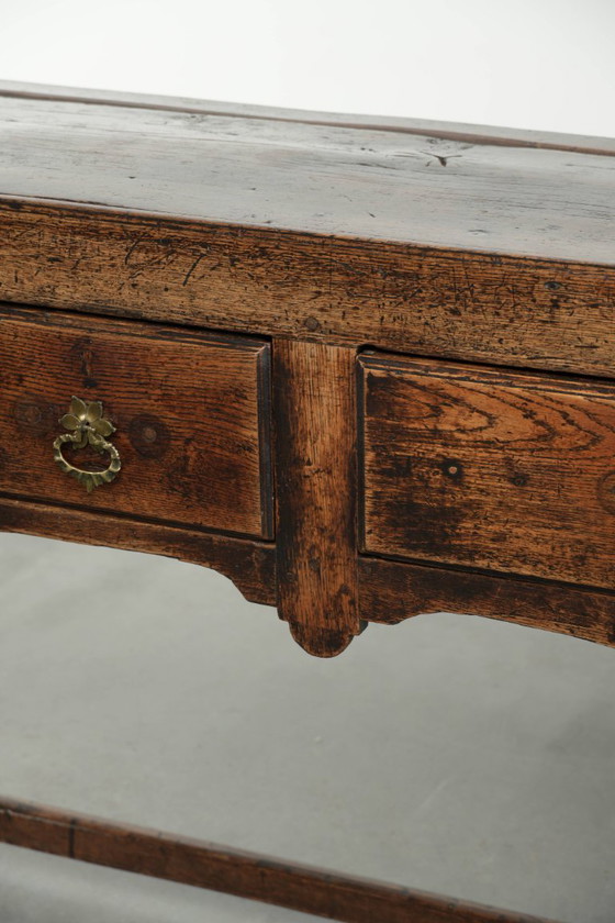Image 1 of Antiek Engels eikenhouten dressoir met drie lades uit eind 17e/ begin 18e eeuw