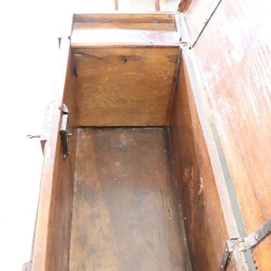 Antieke kist van massief walnotenhout, Italië, 17e eeuw – Ladekasten, Wood (photo 11 of 17)